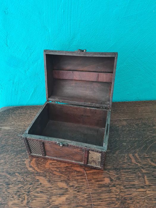 Дървена кутия за бижута