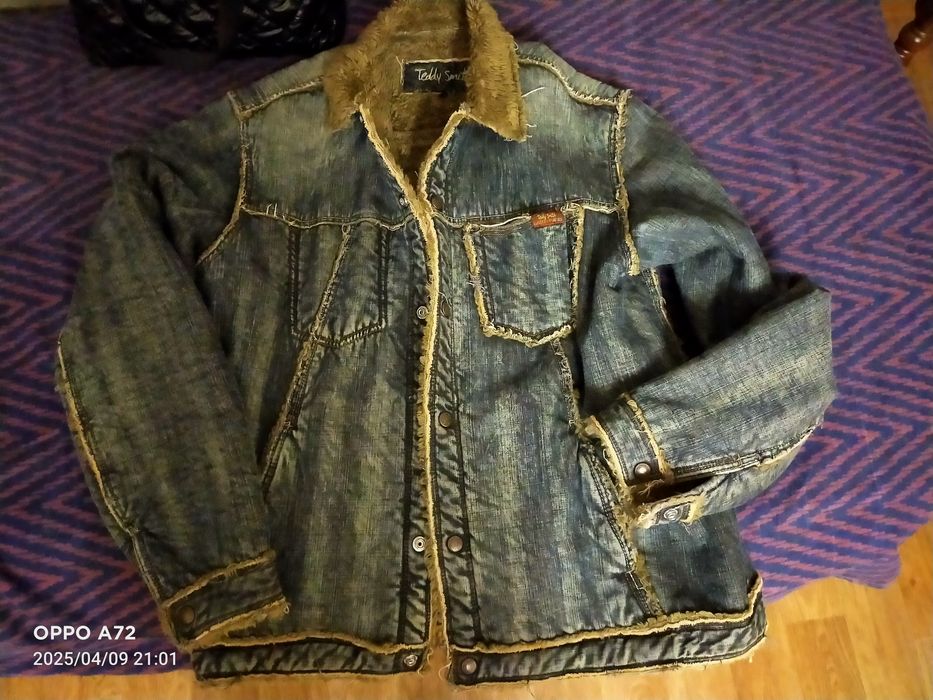 Продам куртку джинсовую , стильную, крутую.