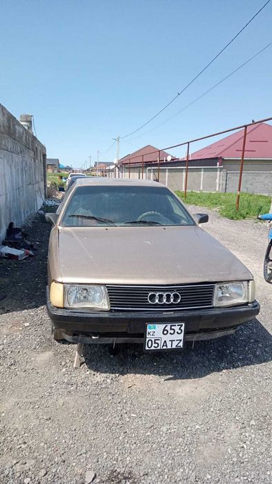 Audi 100 седан состаяние хорошо