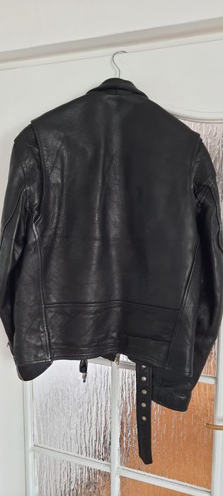 Vând  3 Geci 1 Piele și 2 de Blugi Deosebite