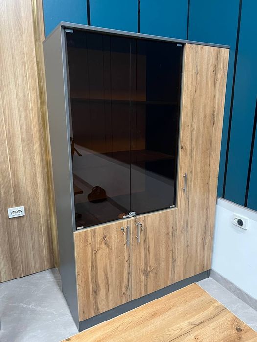 raxbarlar uchun stol va mebellar