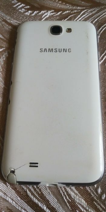 Самсунг ноут 2 сотилади. Холати яхши.Экрани родной.