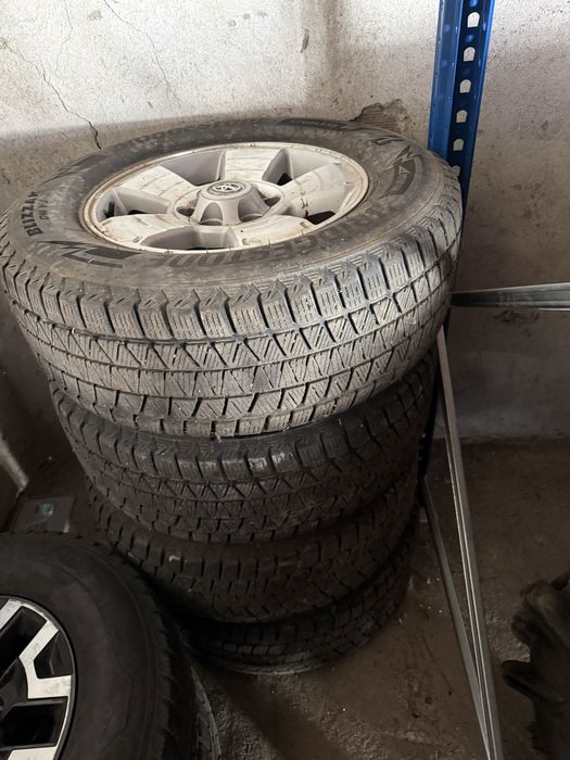 Тойота продавам два комплекта  джанти от Тойота Такома 17 и 16 цола