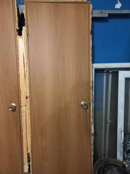 Продаю двери медкомнатные