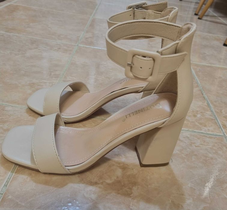 Sandale elegante bej,cu toc