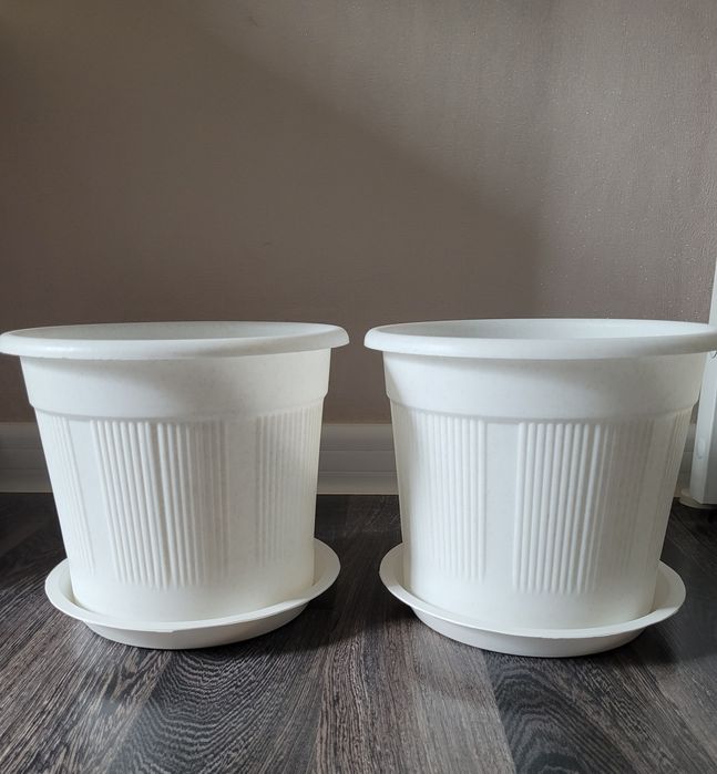 Продам горшок для цветов белые