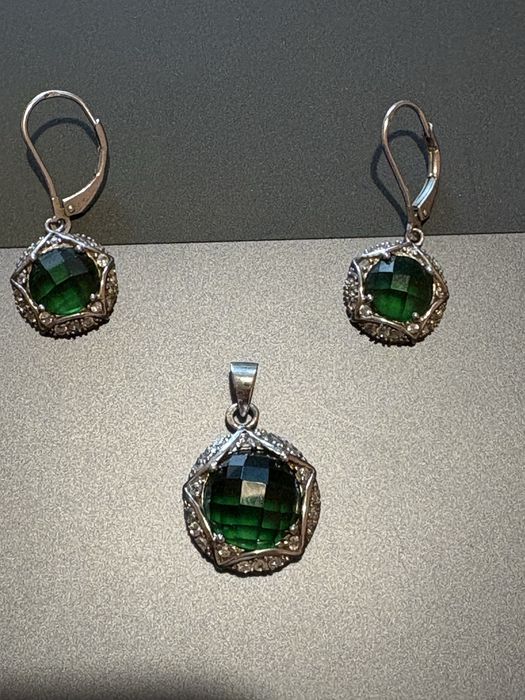 Сребърен комплект с изумруди