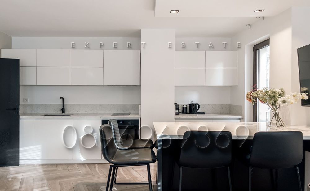 Продава се Тристаен апартамент в Варна, Център - 83 кв.м за 3061 €/кв.м - Снимка #4