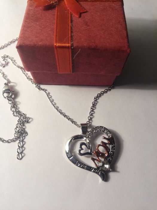 Модно колие с кристали