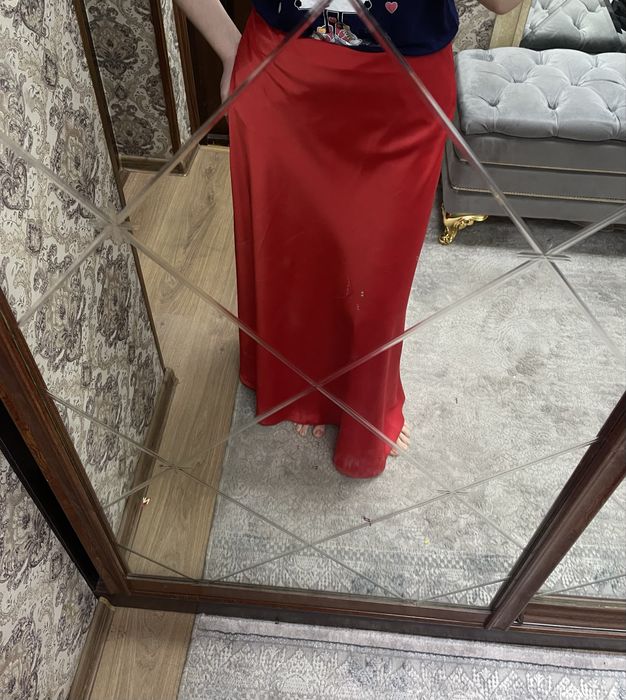 Қизил атлас юбка