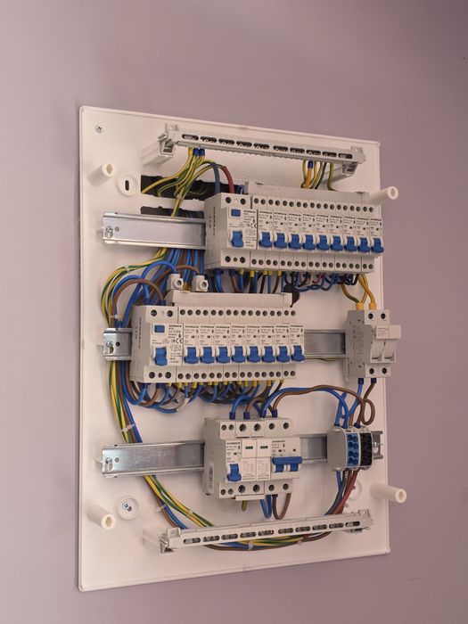 Electrician autorizat - Instalații electrice