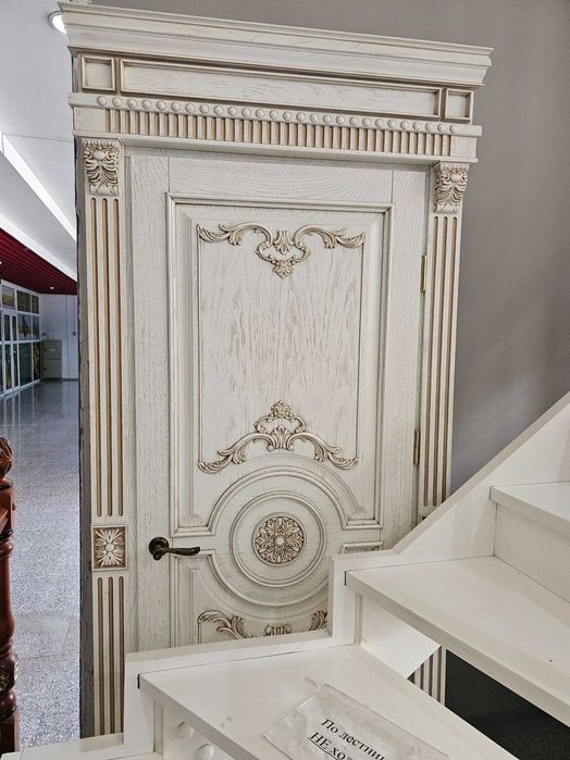 Дверь классическая