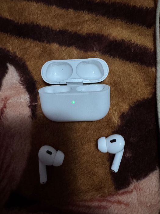 AirPods Pro 2 cu carcasă MagSafe