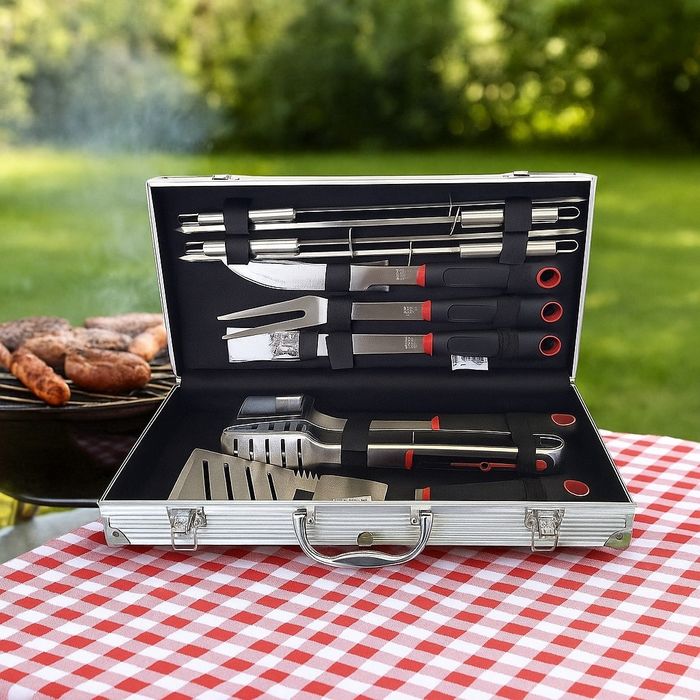 Луксозен комплект от 11 инструмента за барбекю в алуминиев куфар