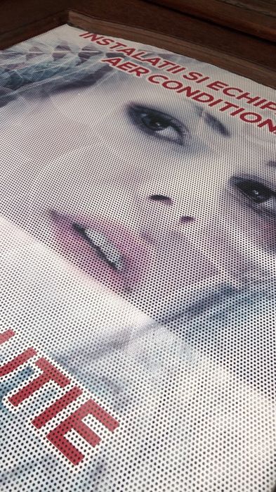 Inscriptionare auto vitrine geamuri materiale publicitare