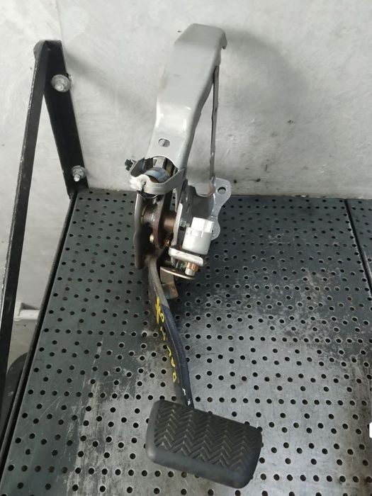 pedala frana 2.0 b 1az-fe 4x4   toyota rav-4 3 2008