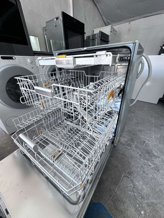 Съдомиялна + гаранция 1 година. MIELE 60 см. За вграждане. Безплатна доставка за София.