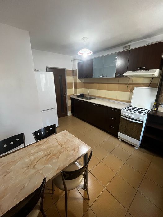 Inchiriez Apartament 2 camere Zona Centrala Decomandat