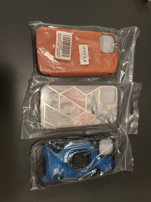 Vand lot de 3 huse pentru Iphone 13 mini