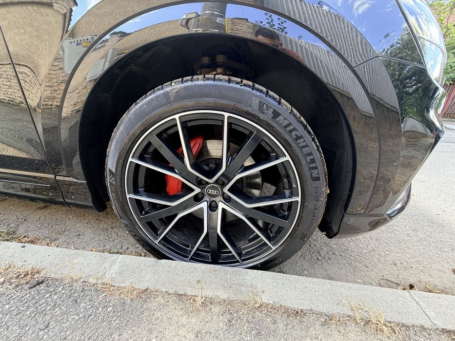 Audi Q8 S-line Black Edition