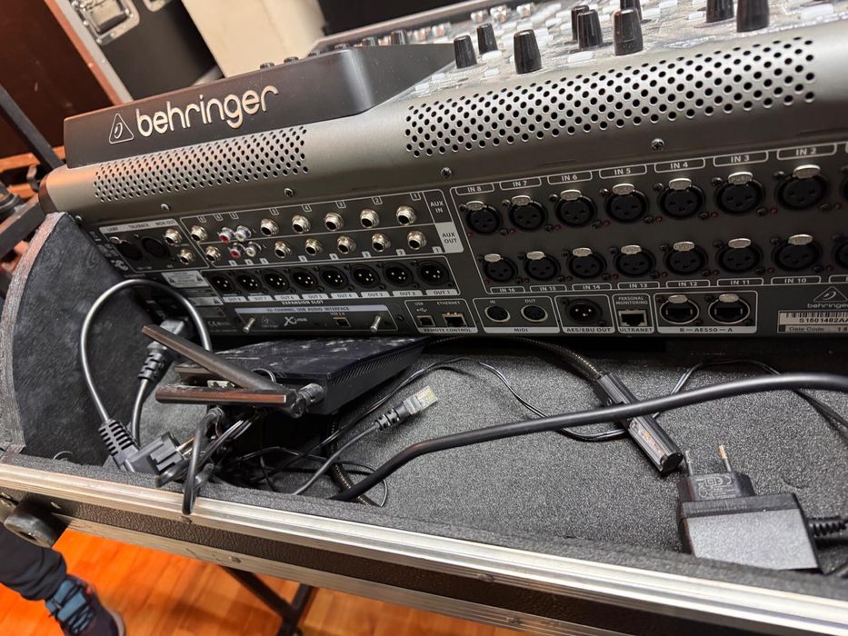 Behringer X32 Compact+case impecabil