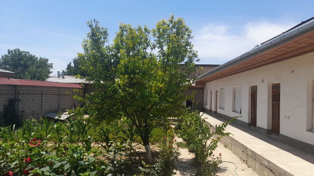 Uy sotiladi quruq yer narxida