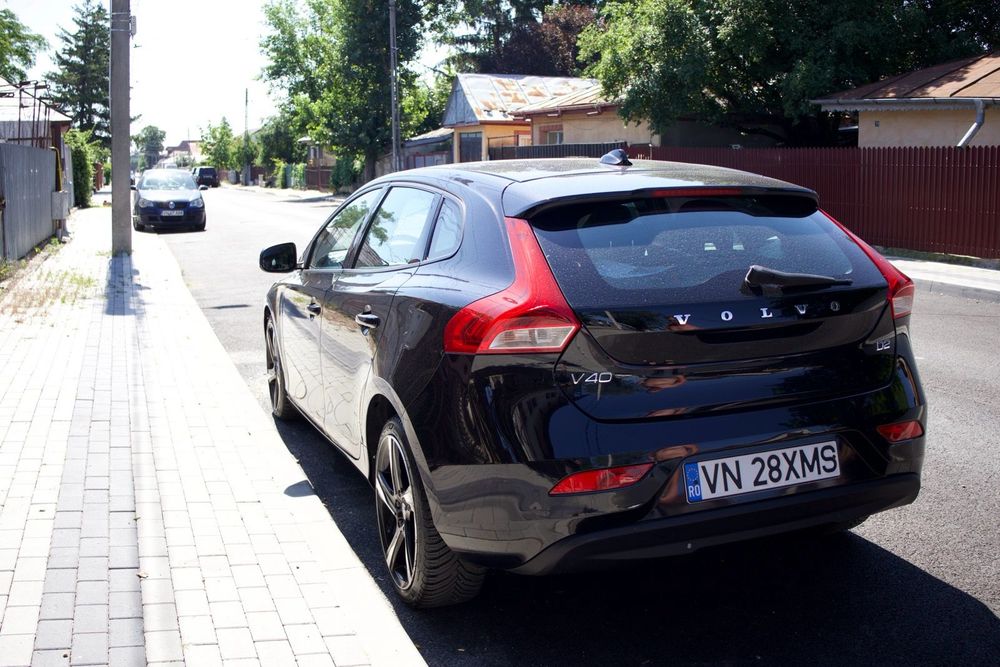 Vând autoturism Volvo V40