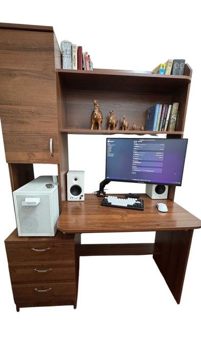 Продам компьютерный стол с надстройкой