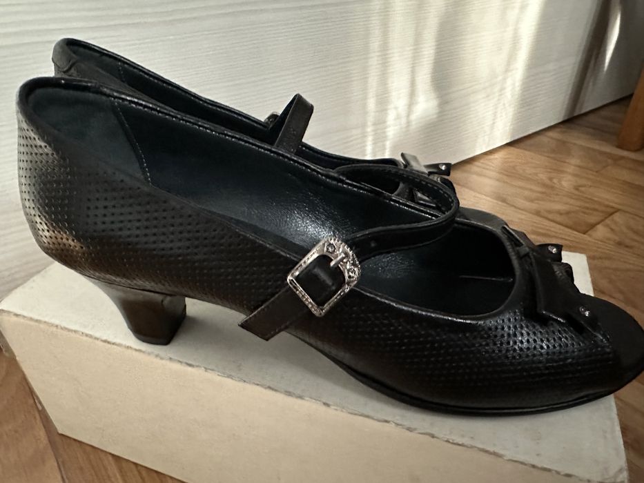 Новые туфли р 36,5