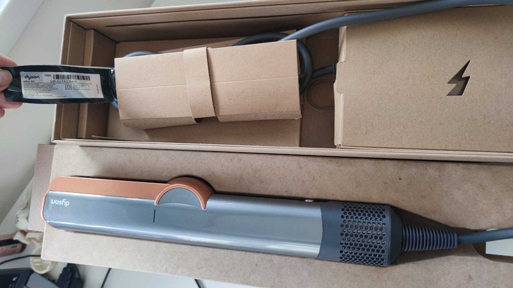 Placa indreptat parul cu aer Dyson HT01 Airstrait