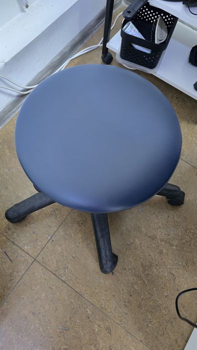 Продаётся стул на колёсиках