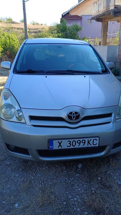 Продавам автомобил Тойота
