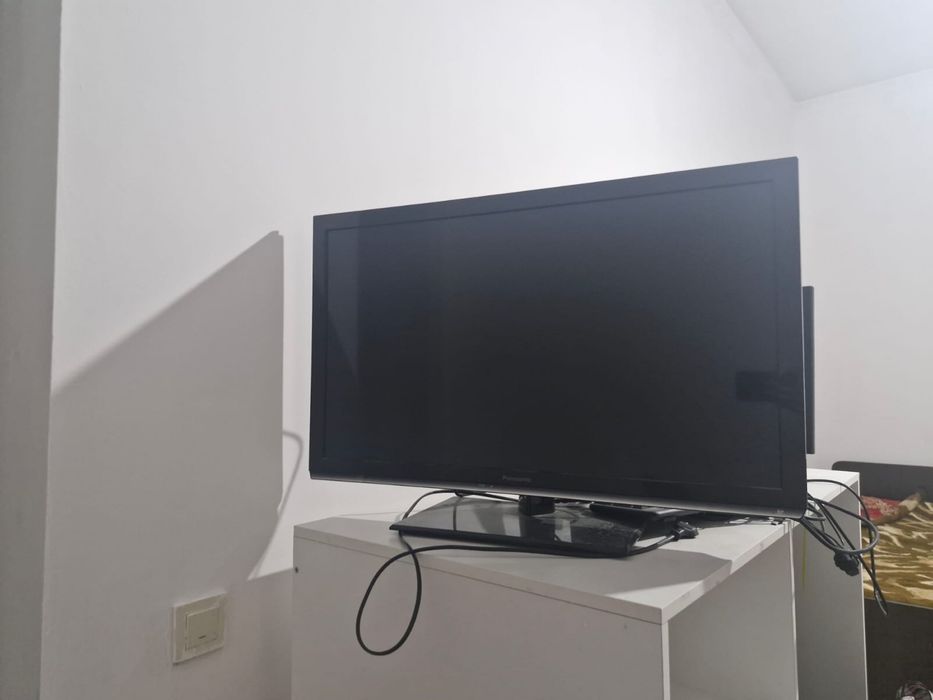 Телевизор со Smart TV (YouTube, Тюнер)