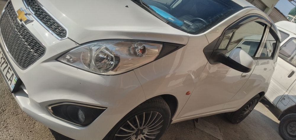 Spark sotiladi 2012  yurgani 219000 xolati alo taksiga chiqmagan 1 qol