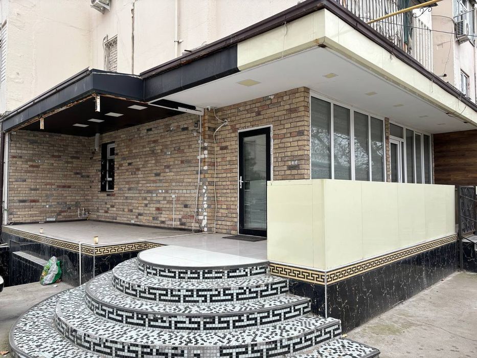 Продается нежилое помещение 92 КВ с доходом 1300 уе подвал, парковка.