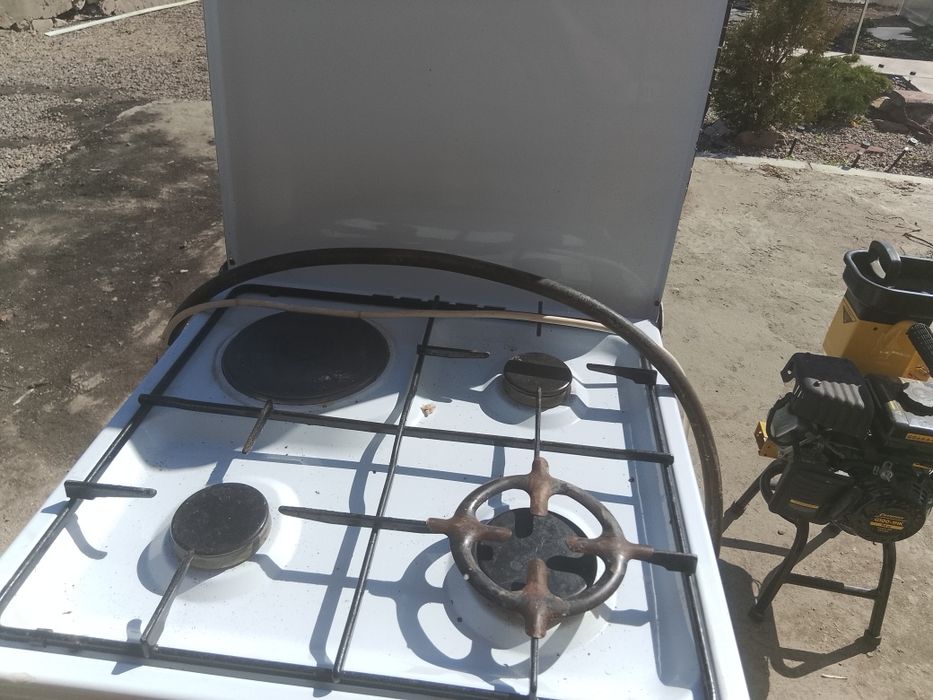 Продам газовую плиту