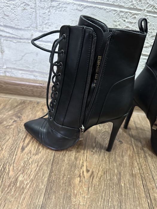 Осение ботинки новые