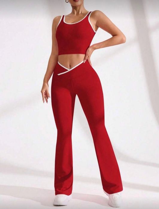 Дамски Спортен Фитнес Комплект Спортна Екипировка за Фитнес М