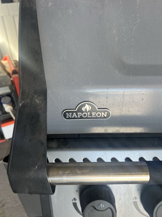 Продам газовый гриль Напалеон