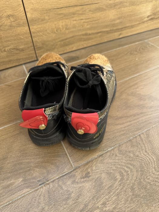 Love moschino обувки