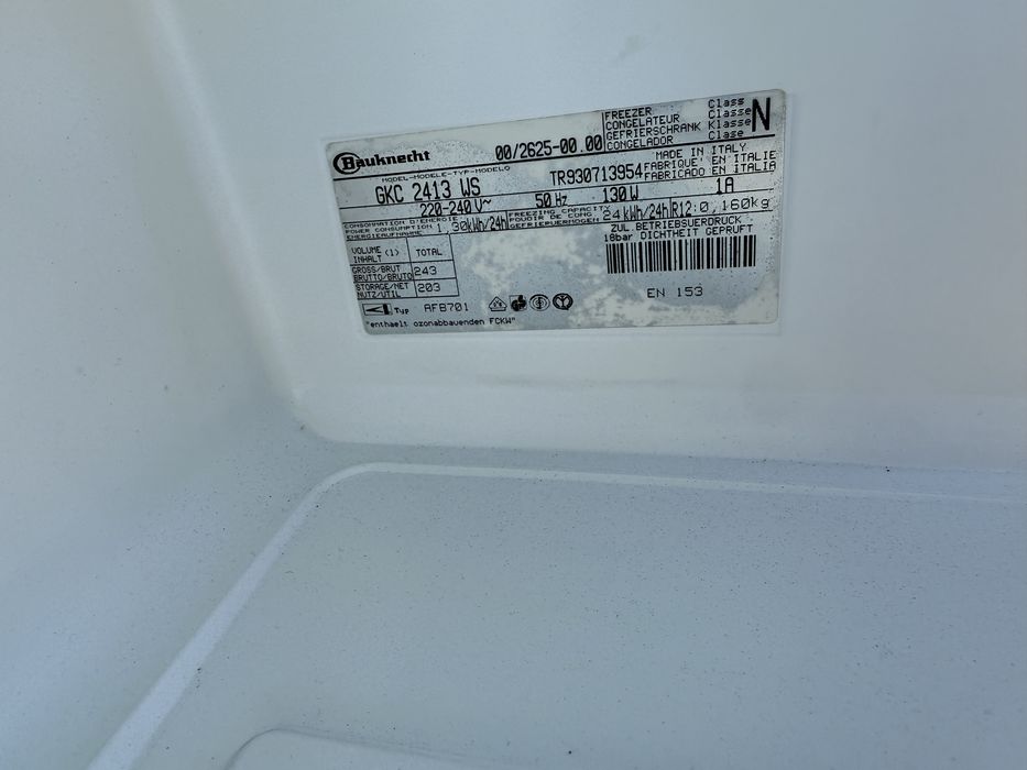 Минусова хладилна витрина Bauknecht 140см