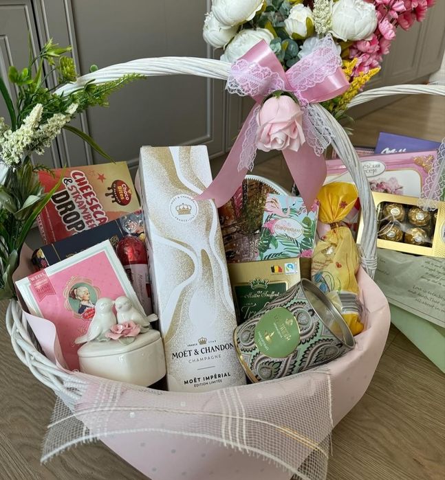Подарочные корзины 8 марта