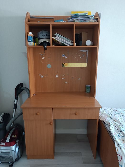 Продается тумба и стол