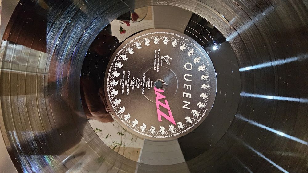 Продается виниловая пластинка QUEEN-JAZZ,1978 г.