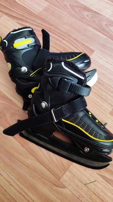 Новые коньки размер 30-34 регулируется