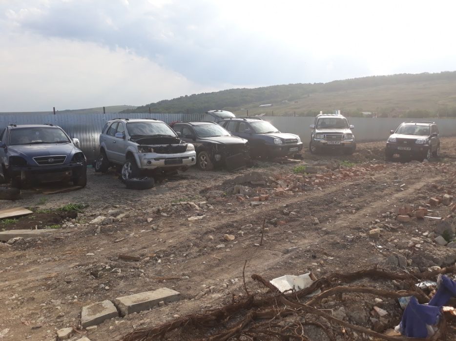 Dezmembrez Jeep Cherokee motor 2.5 diesel