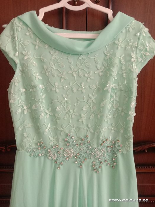 Turkiya Oqshom libosi. Och feruza rangida.