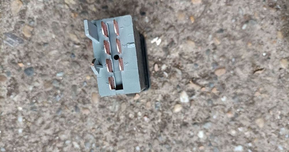 Buton avarii golf 4 bora, avantajos trimit colet în țară