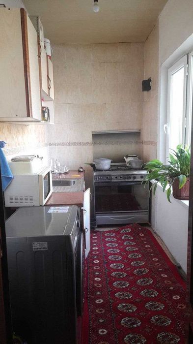 срочно продается СВОЯ 3 комнатная (переделанная на 4 ком) квартира