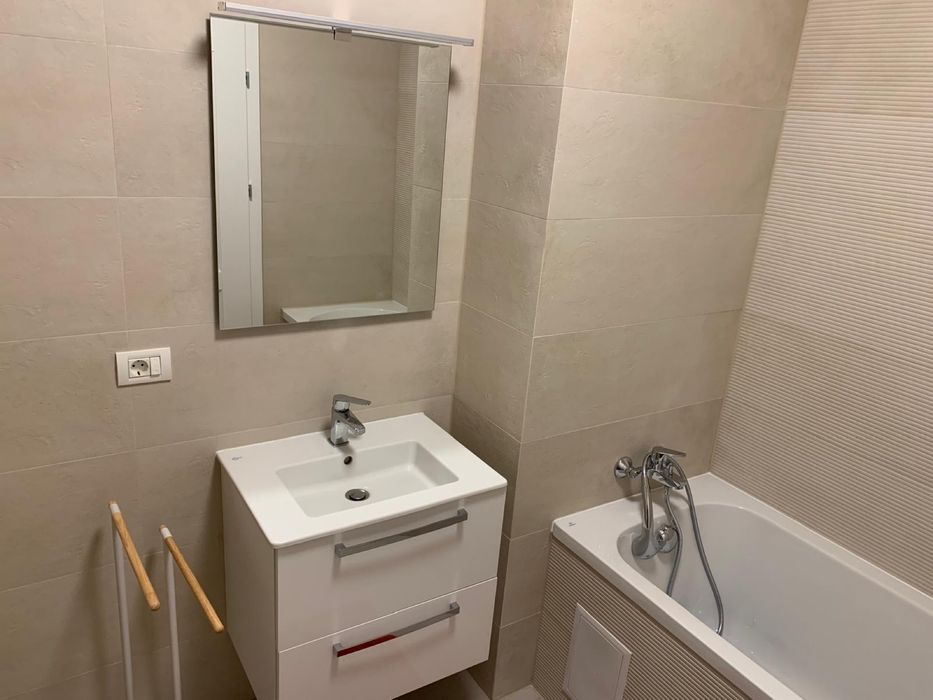 Inchiriez apartament 2 camere Adora Park